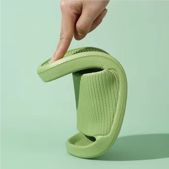 Women’s Soft Sole Indoor Slippers - Picture 4 of 4